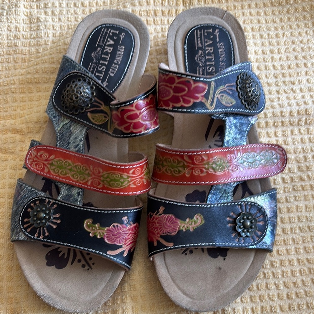 L'Artiste Women's Floral Multicolor Sandals